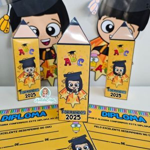 Capelo, lembrancinha e diploma