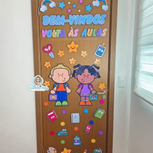 Decoração de porta volta às aulas arco-íris