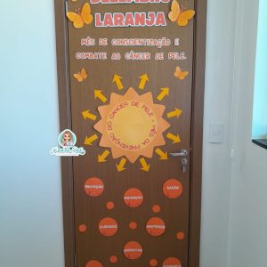 Decoração de Porta Dezembro laranja