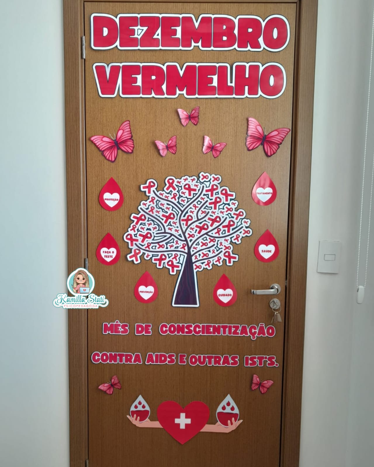 Decoração de Porta: Dezembro Vermelho - Imagem 2