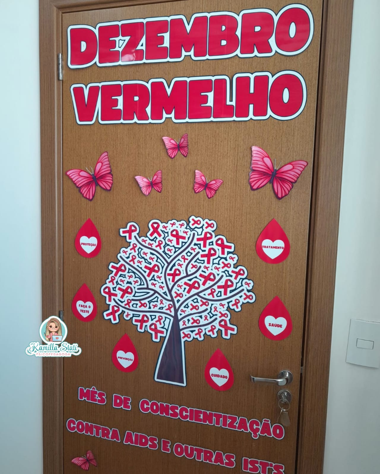 Decoração de Porta: Dezembro Vermelho - Imagem 3