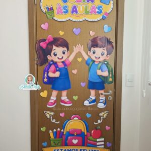 Decoração de porta volta às aulas felizes com seu retorno