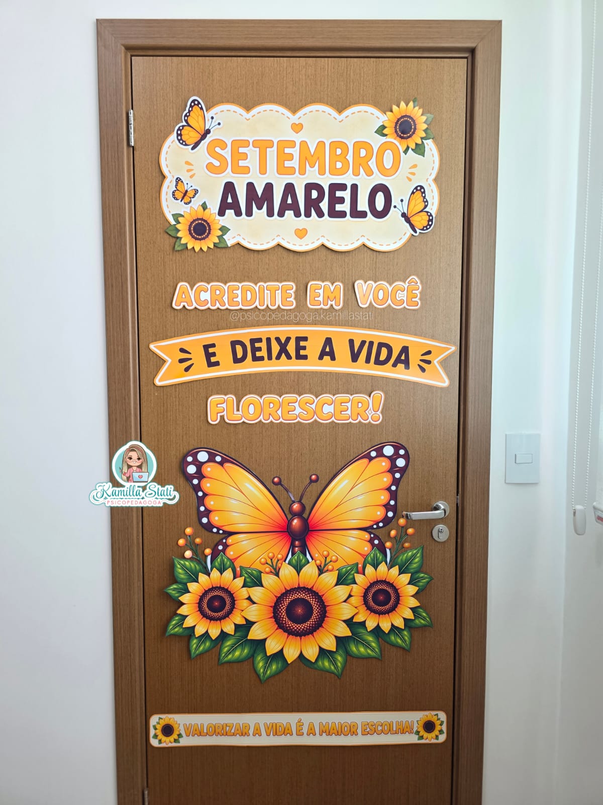 Decoração de porta setembro amarelo borboleta
